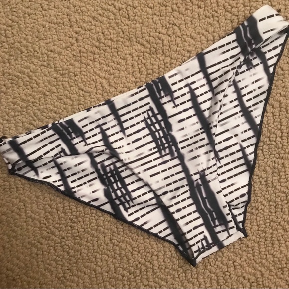 *LAST ONE* Blue and White Lattice Print Bikini - Picture 2 of 5